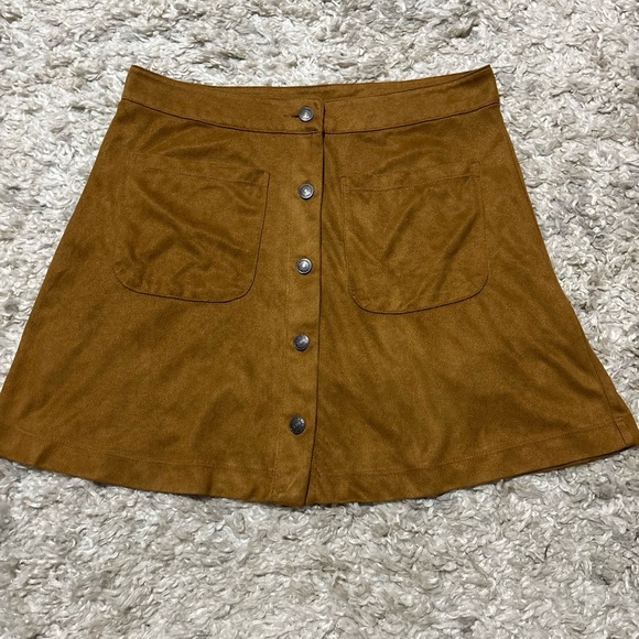NWOT  Women’s skirt Medium Brown Suede Button Down A Line Pockets Stretch - Picture 1 of 7